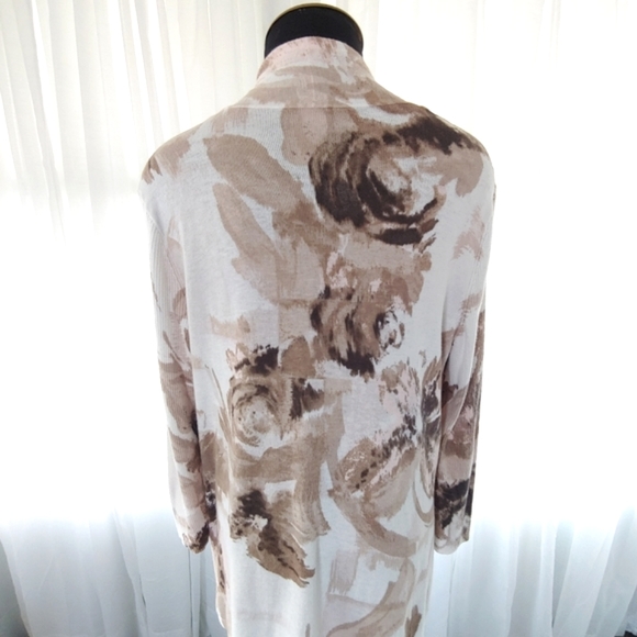 CHICOS CARDIGAN SIZE 2. - Picture 2 of 8